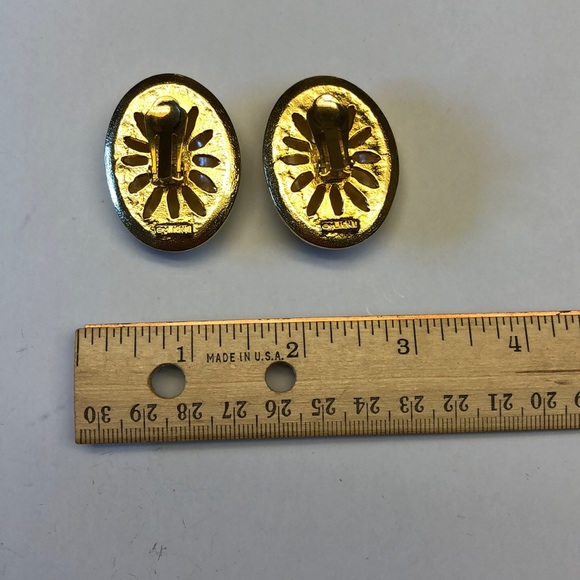 M Jent large clip earrings - Picture 3 of 3